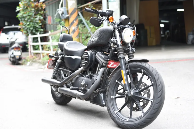 哈雷 Harley-Davidson Sportster Iron 883N